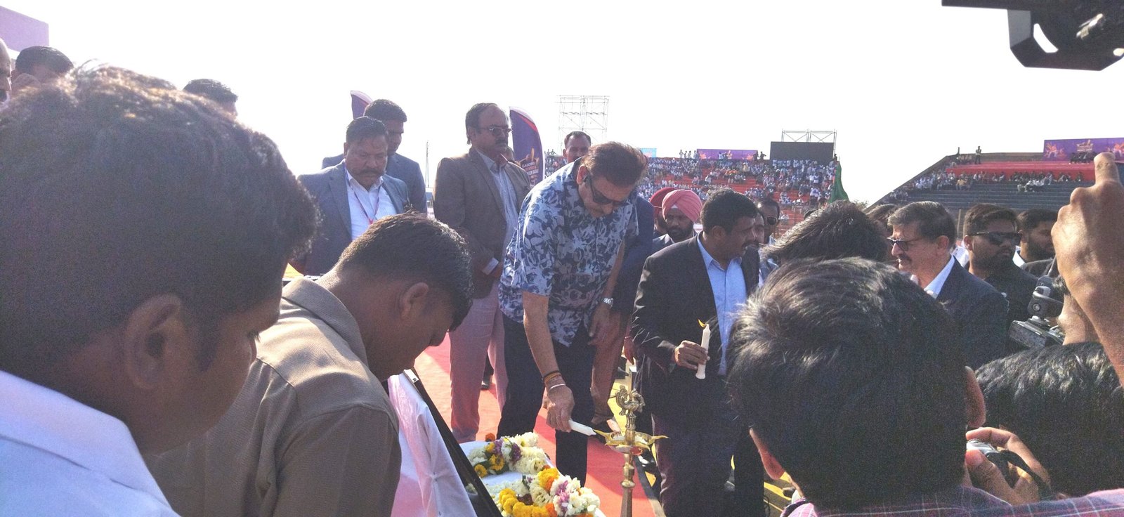 गडचिरोली डिस्ट्रिक्ट प्रीमियर लीग प्रतियोगिता का रवि शास्त्री के हाथों उद्घाटन